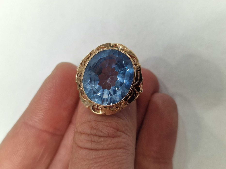 Złoty pierścionek/ 585/ 8.35 gram/ R16/ Topaz/ XX wiek/ praca ręczna
