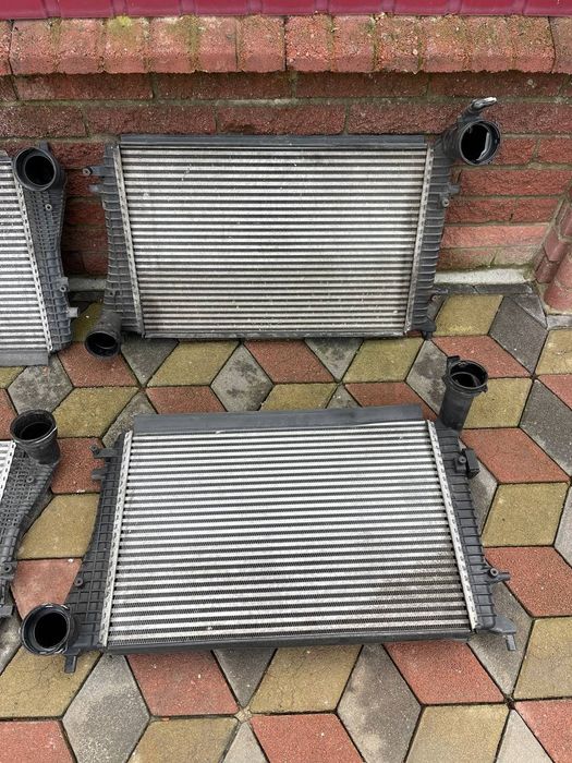Радіатор інтеркулера VW Passat B6 Golf 5-6 Plus Jetta 5 Caddy Touran