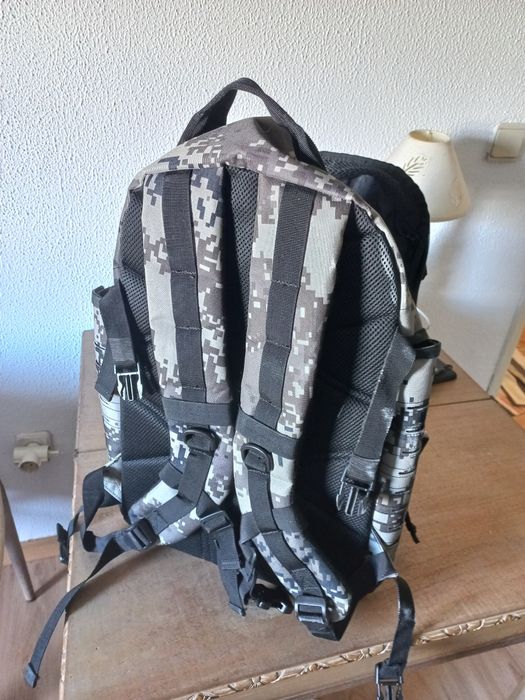 Mochila bastante resistente e espaçosa