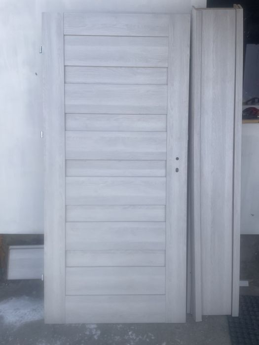 Drzwi wewnetrzne 95 cm z ościeżnicą regulowaną 24-30 cm