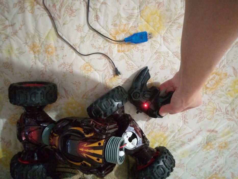 Машинка на радіокеруванні