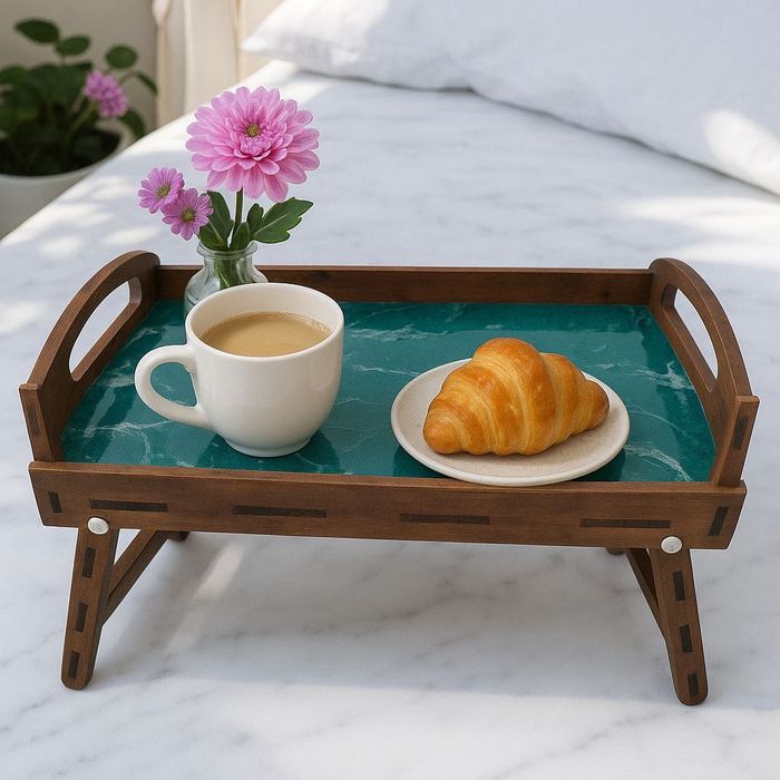 Деревʼяний стильний міні-столик кавовий для сніданків