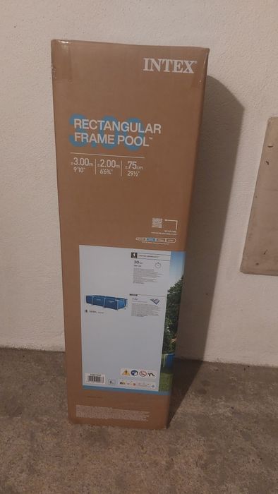 Piscina com estrutura