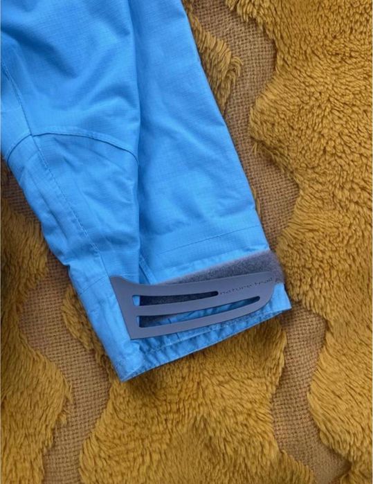 Куртка жіноча на замку