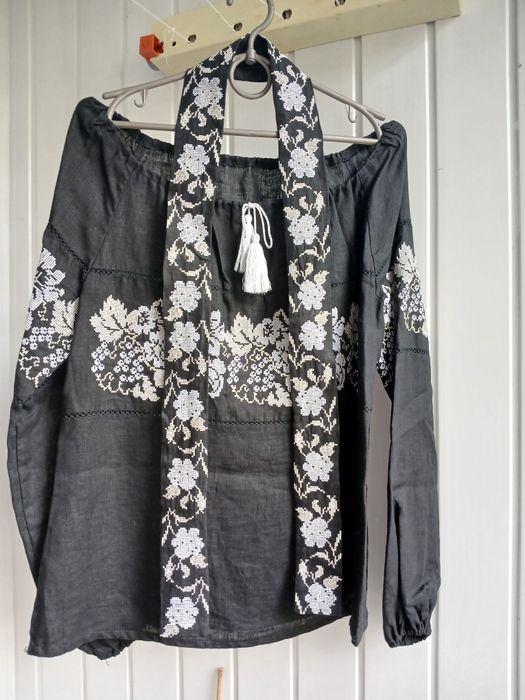 Жіноча вишиванка розмір М
