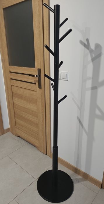 Czarny stojak na ubrania jysk