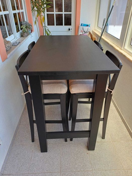 Mesa Alta IKEA com 4 Cadeiras - Conjunto Elegante em Excelente Estado