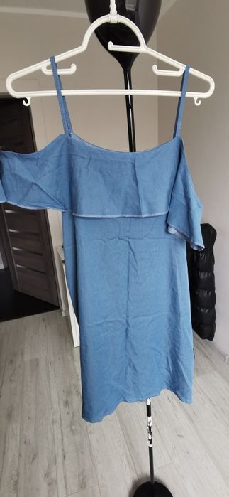 Sukienka z falbanką