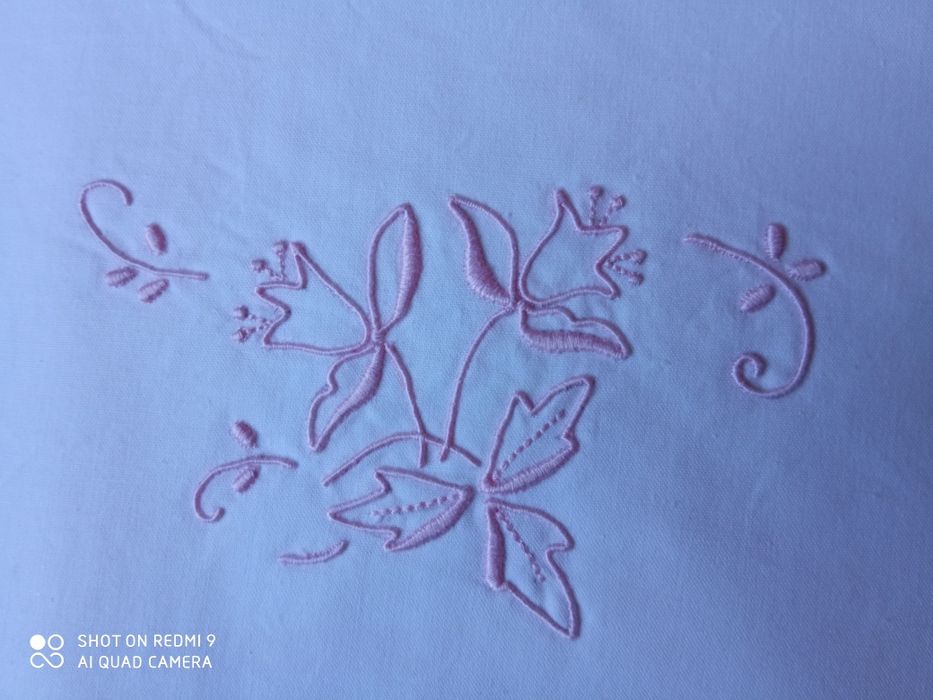 Lencois bordados a máquina pedal