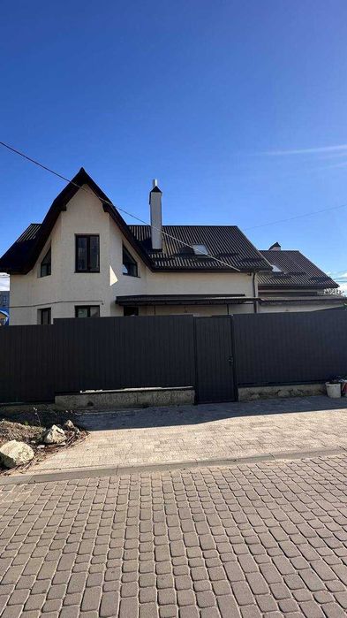 Стильний заміський будинок
