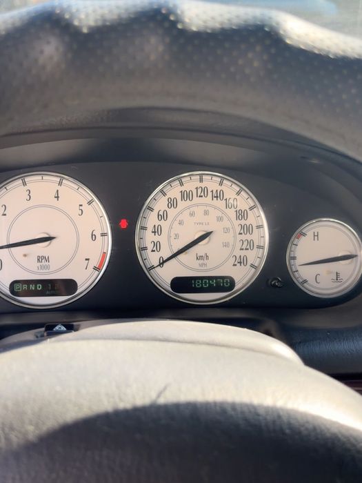 Chrysler 300M 2.7 V6 Automático – 180.000 km