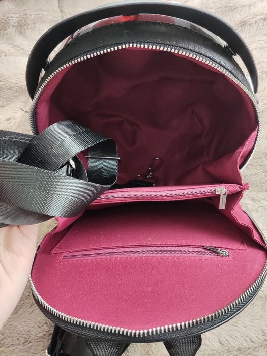 Mala com capacete e óculos