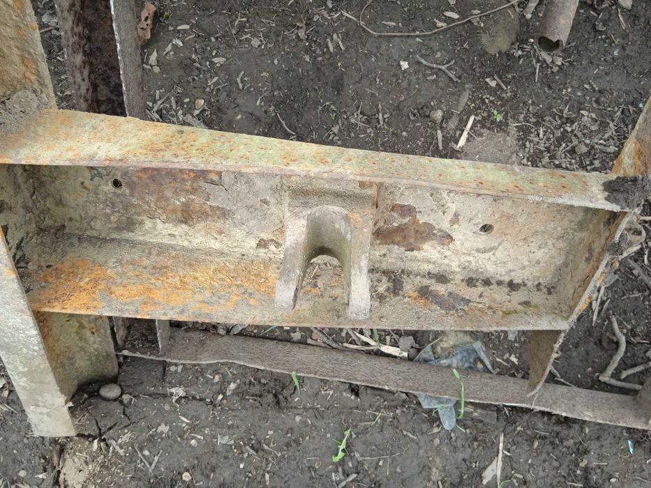 Рама від тракторного причіпа