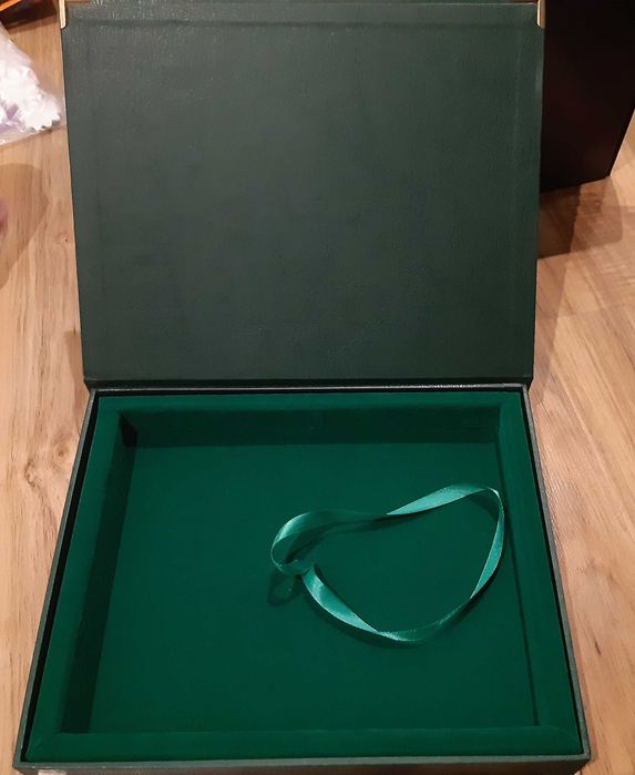 zielone pudełko z dermy