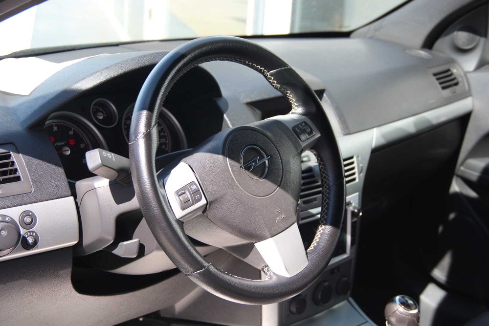 Opel Astra 1.9 GTC