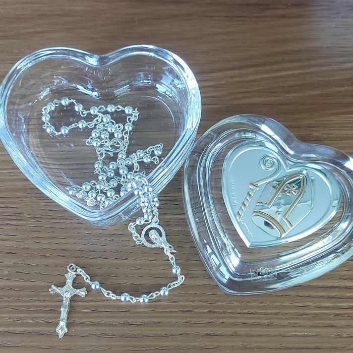 Caixa Cristal com Terço e aplicação em Prata