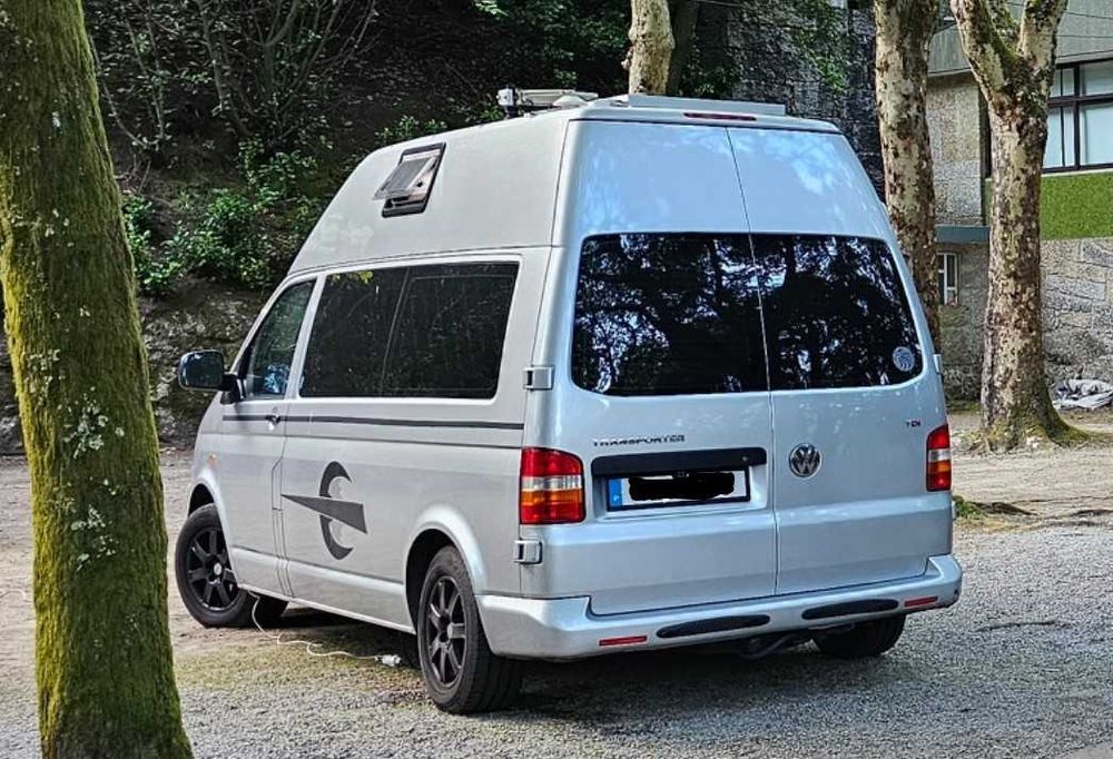VW T5 Compacta, prática e funcional para duas pessoas