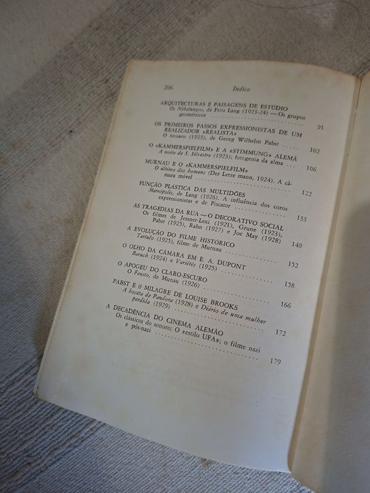 Livro sobre cinema de terror