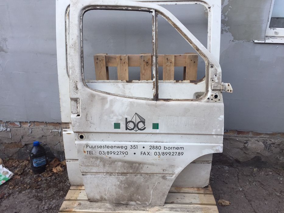 Двери Форд Транзит 1999 стекла и другое