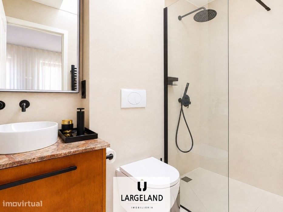 Moradia T2 Renovada com Piscina e Lounge Privativo em Ramalde