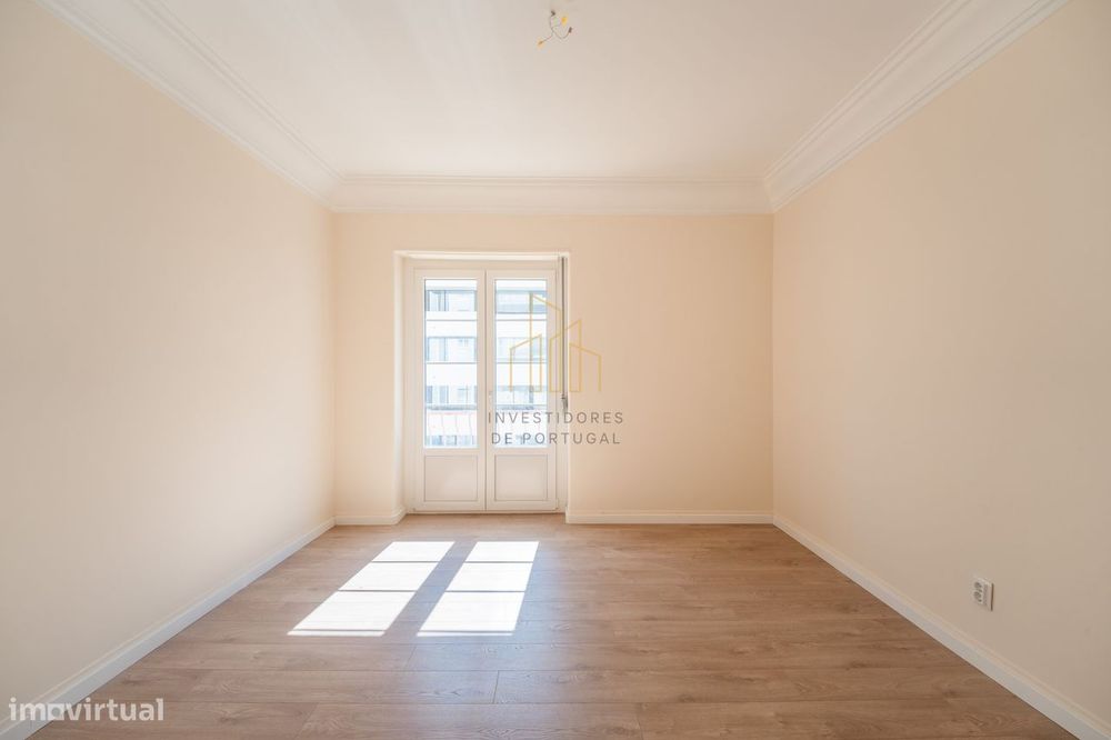 Apartamento T4 Remodelado em Campolide