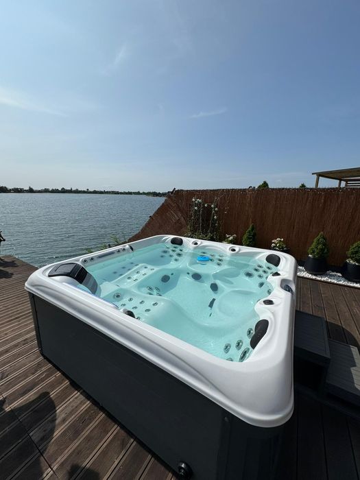 Domek nad jeziorem z własną plażą , sauna, jacuzzi