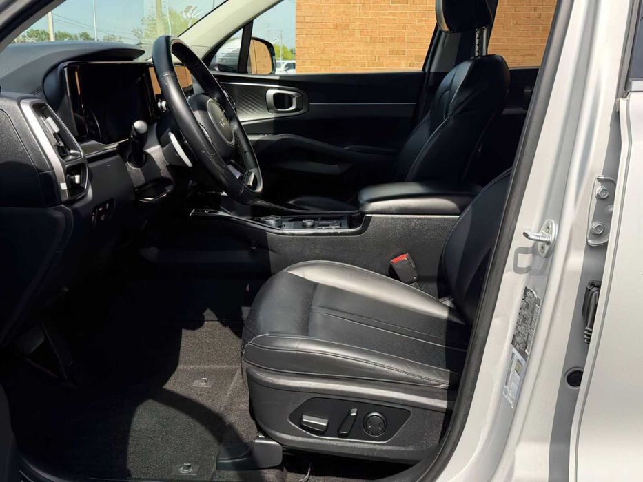 Kia Sorento Hybrid EX      2022