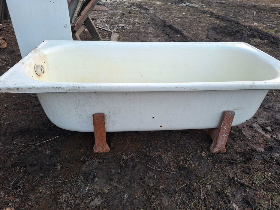 Продам ванну з ніжками.
