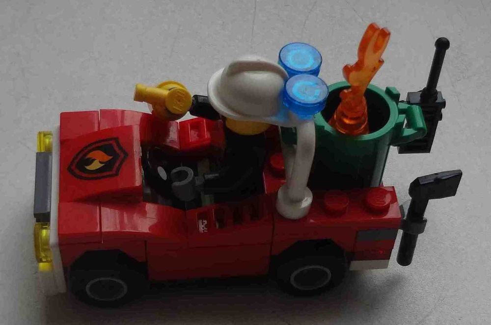 LEGO City Лего Пожарная машина 30347 человечек, оригинал