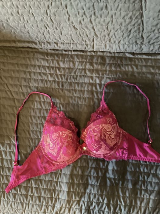 Stanik 70-75 B nowy plus kosmetyczka