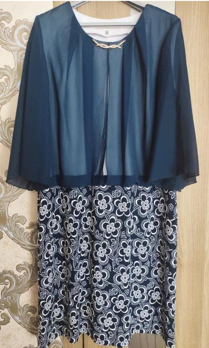 Нарядна сукня в ідеальному стані