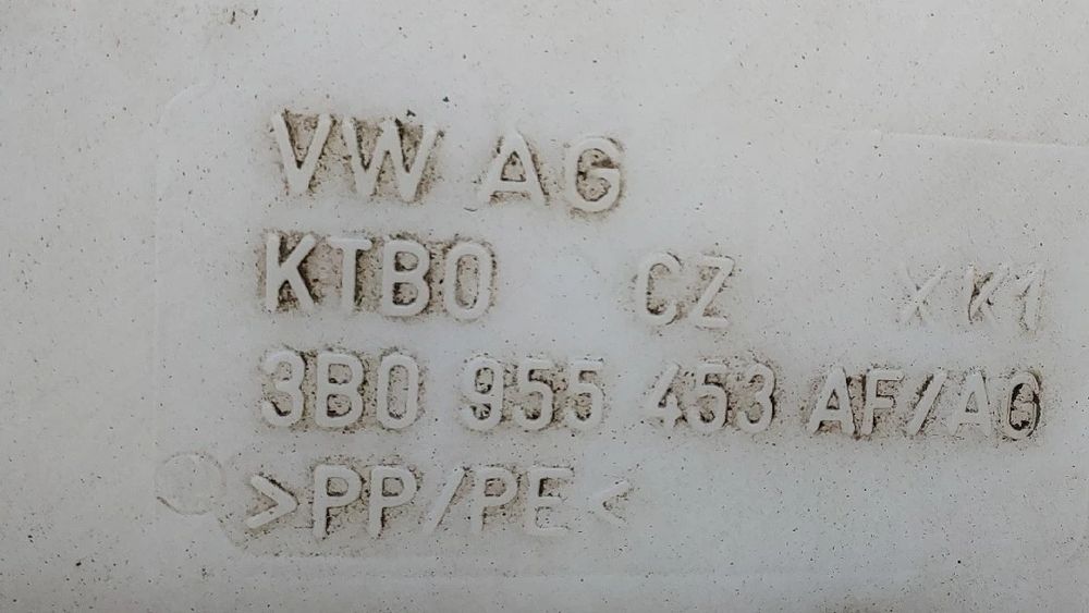 Reservatório / depósito água limpa vidros VOLKSWAGEN Passat (3B3)