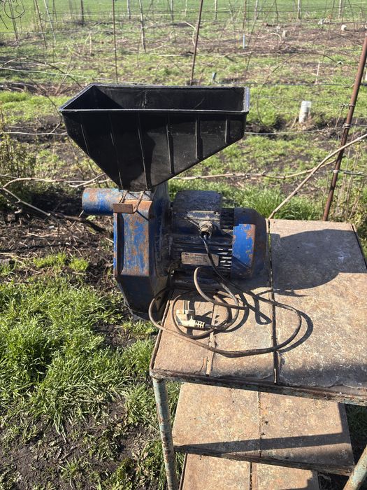 Кормодробилка с эл. двигателем