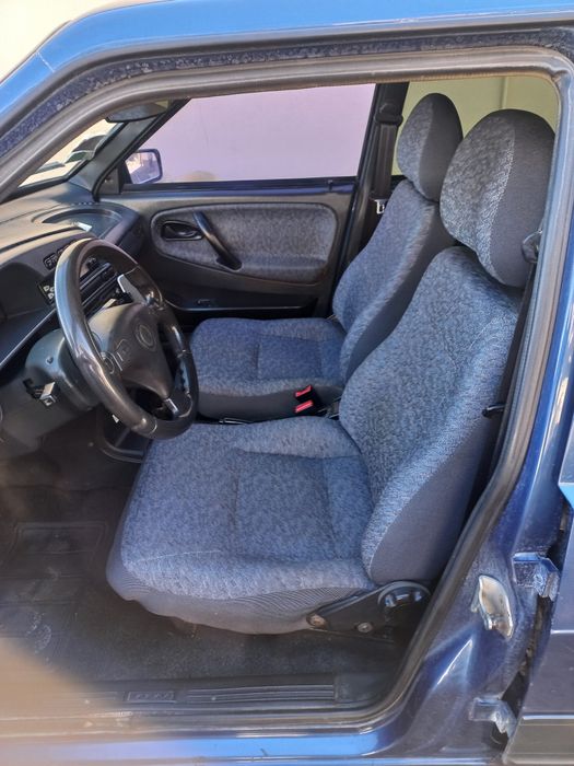 Автомобіль ваз 2199