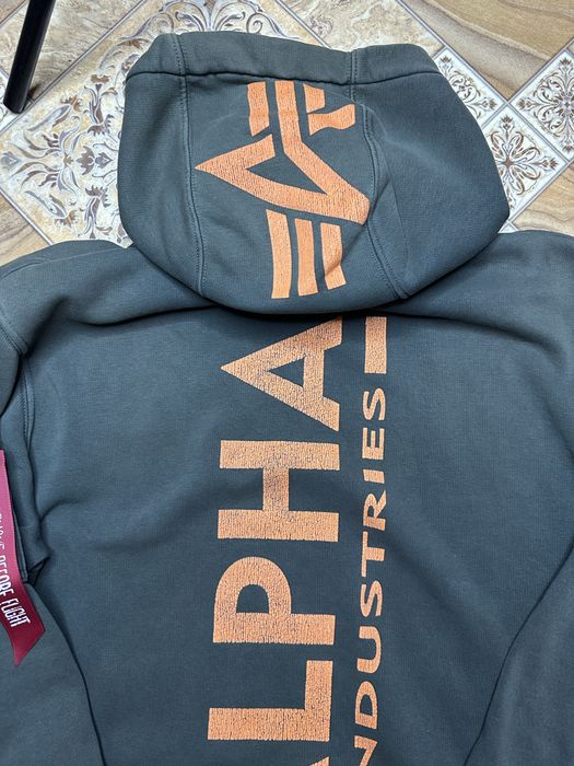 Alpha industries Л