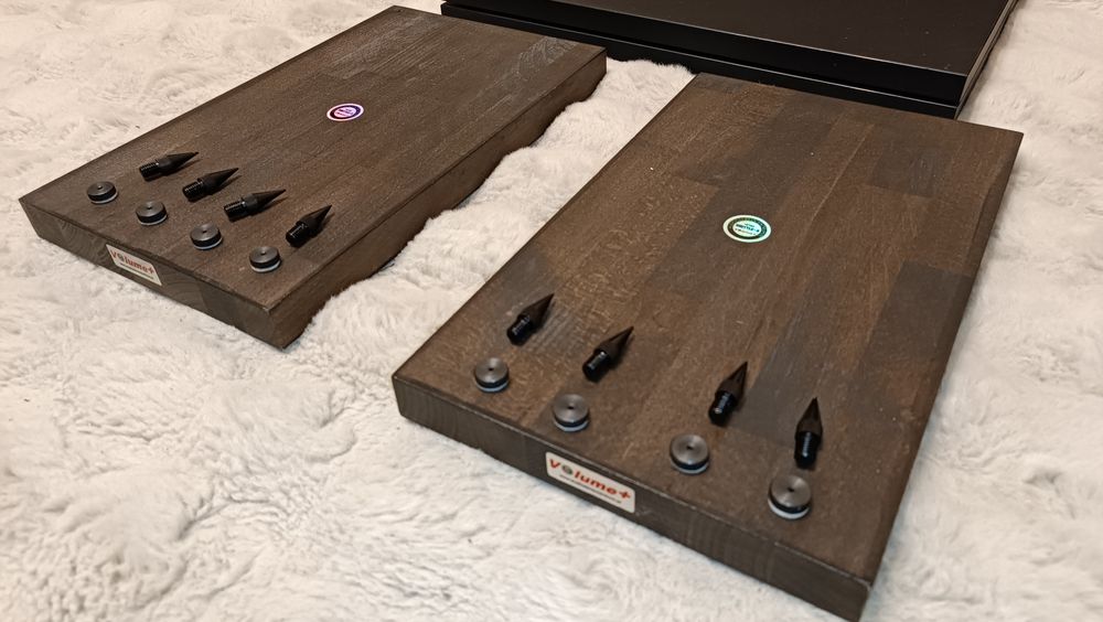 Warte 700 Podstawy drewniane pod głośniki z kolcami plus podstawa pod