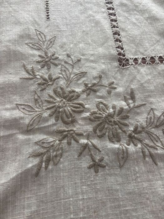 Toalha de mesa beje  2,6 X 1,7 com 12 guardanapos