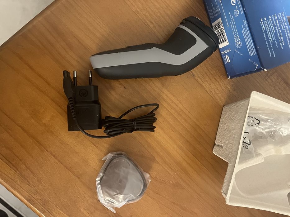 Máquina de Barbear Philips Shaver 1000 nova