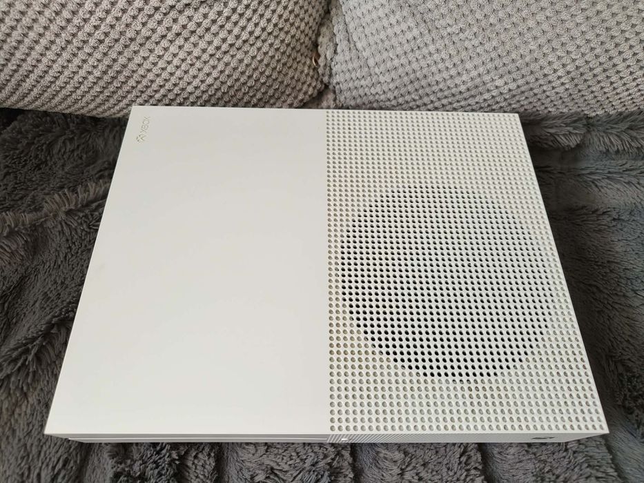 Xbox One S 1TB .