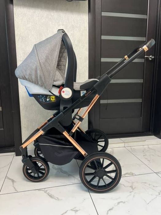 Продам коляску 3в1 Carello Aurora