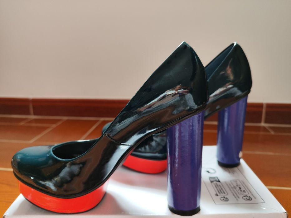 Sapatos muito originais. Equivalente ao n37