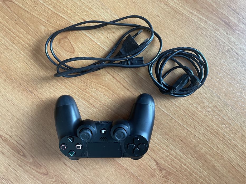 PS4 500GB + 1 Controller and 12 Games64752259965442124