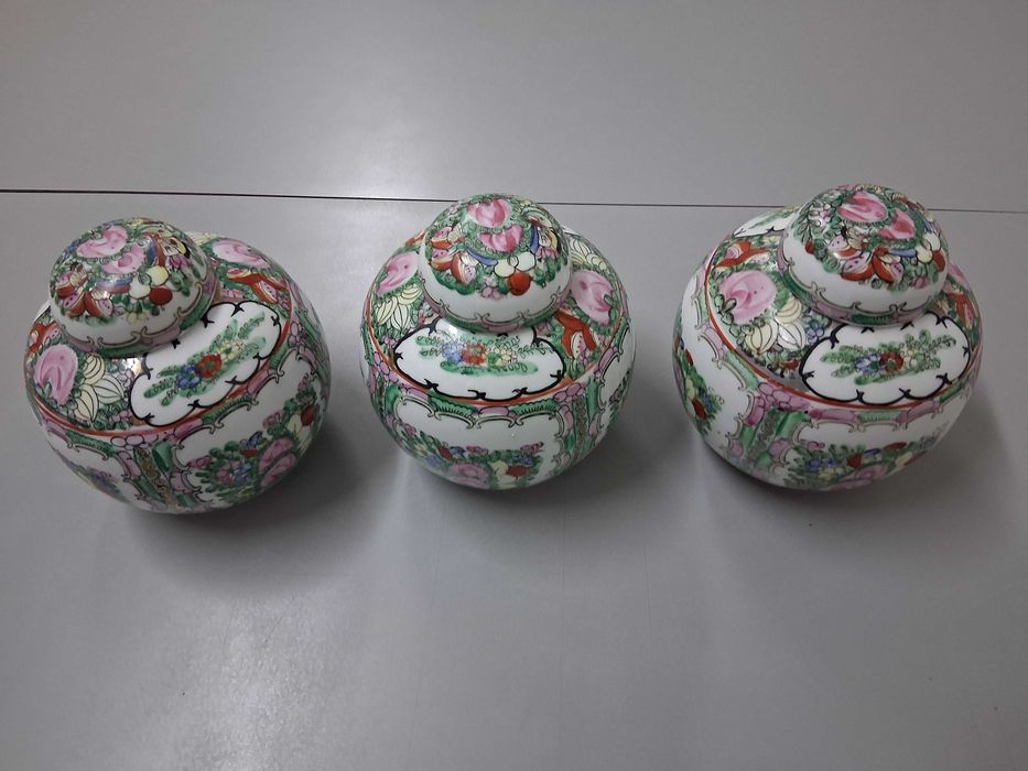 Potes em porcelana de Macau