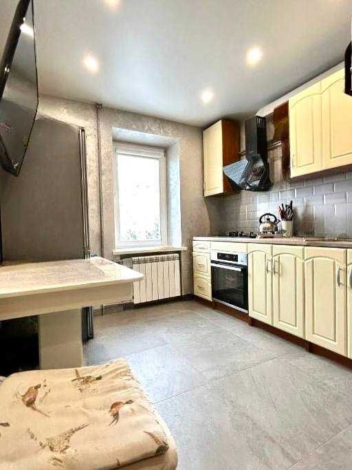 Крупногабаритная 1-комнатная квартира с ремонтом, Намыв, низкий этаж