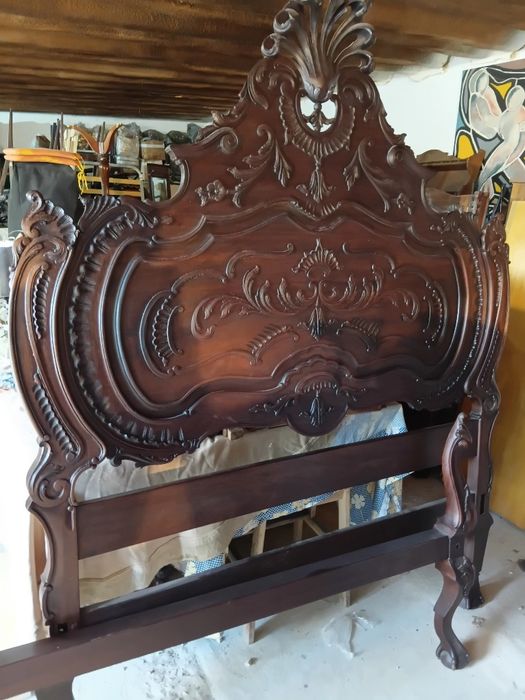 Cama modelo D João V em muito bom estado