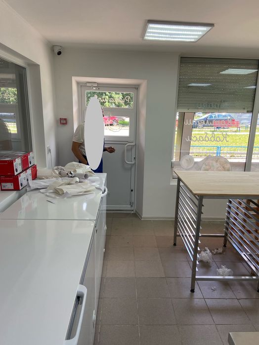 Магазин кафе 81 м² вихід з метро Героїв Праці аптека, виробництво прод