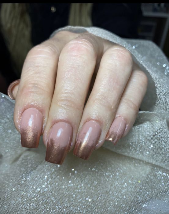 Unhas de gel e vibra de vidro