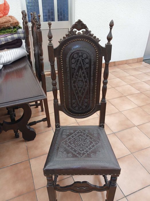 Mesa e 6 cadeiras mogno