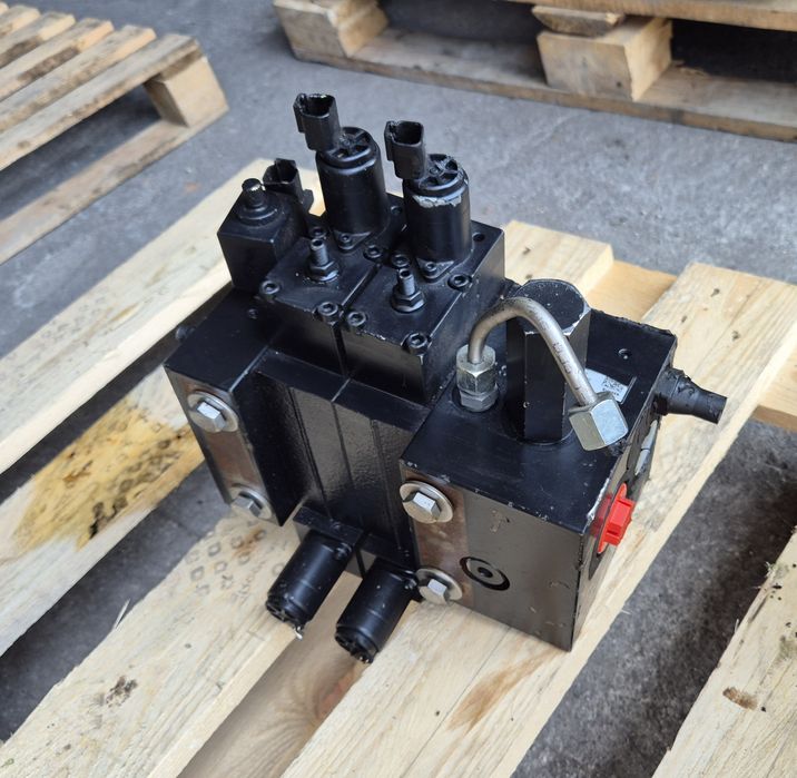 Rozdzielacz hydrauliczny Bucher Hydraulics 8⁠03⁠8⁠658 L⁠211⁠50⁠30⁠3⁠6