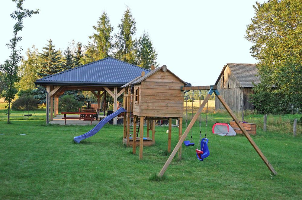 Nowy domek do 18 osób. Sauna, balia z jacuzzi. 90 km od W-wy.